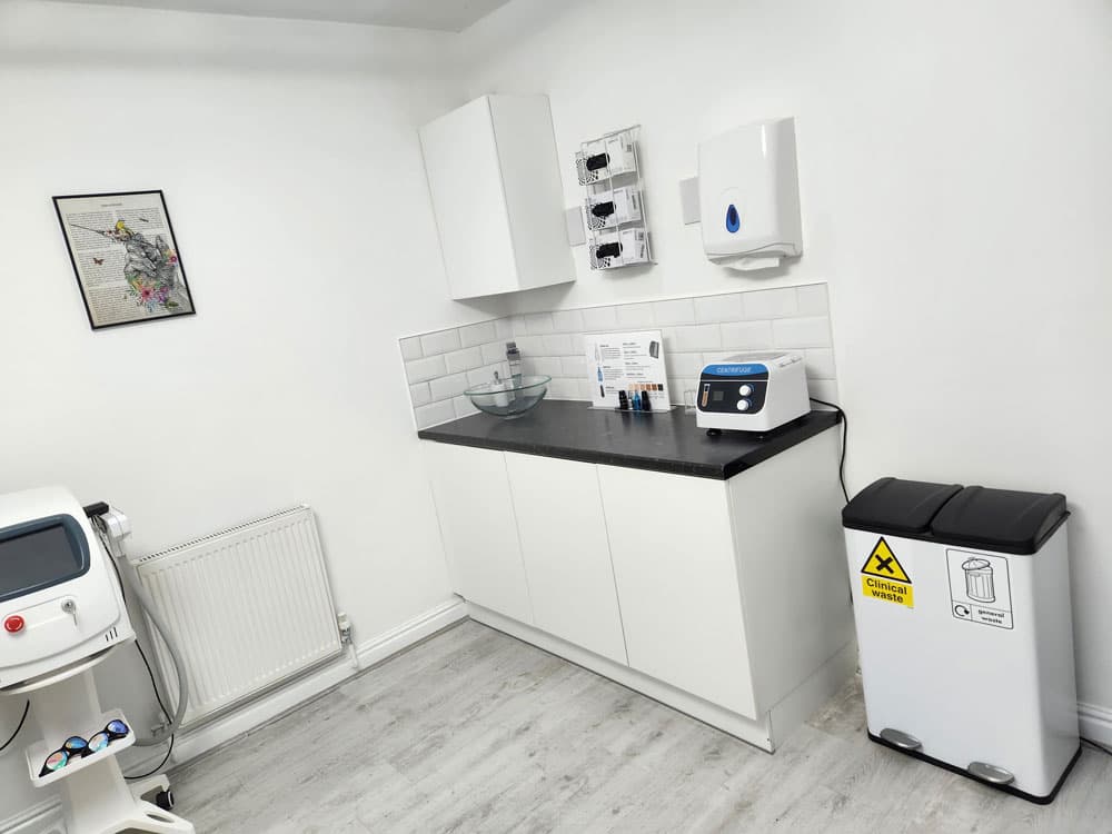 Preparation area with a sink and equipment